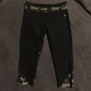 Vogo cropped camo leggings
